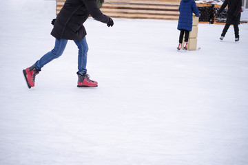 Naklejka premium the boy is skating on red skates, the boy came to the rink