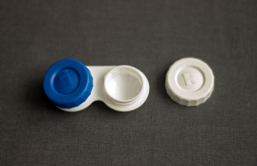 Contact lens container