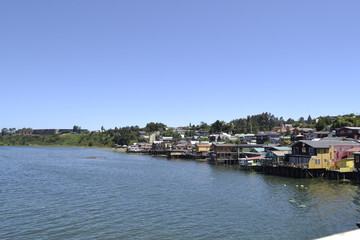 Fototapeta na wymiar Palafitos Castro en Chiloé