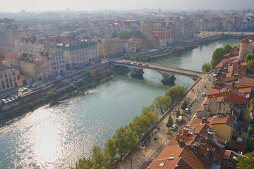 Grenoble (Frankreich) von oben mit Blick auf die Isére