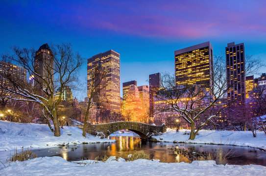Gapstow bridge in winter