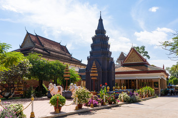 sculpture at Wat Preah Prom Rath