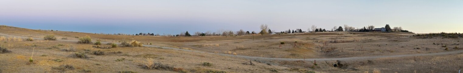 Obraz premium Views from the Cradleboard Trail walking path on the Carolyn Holmberg Preserve in Broomfield Colorado surrounded by Cattails, wildlife, plains and Rocky mountain landscape during fall close to winter.