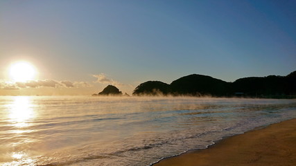 南伊豆　朝の弓ケ浜の気嵐（けあらし）