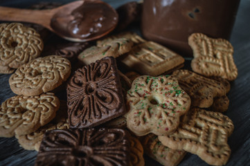 chocolate and vanilla cookies