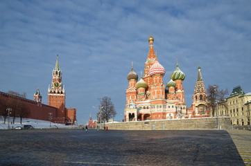 Fototapeta premium Winter view of the Cathedral of the Intercession of the Holy virgin, the Moat (St. Basil's Cathedral) and the Spasskaya tower of the Moscow Kremlin. Moscow, Russia