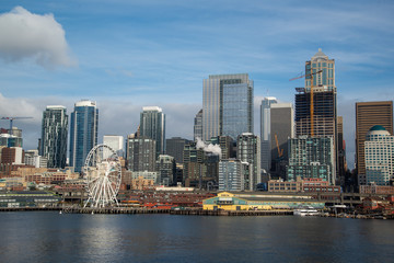 Fototapeta na wymiar Seattle waterfront and skyline, with the Space Needle showing