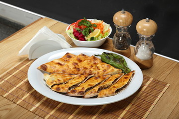 Kapalı Karadeniz Pidesi