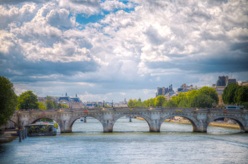Naklejka premium bridge and building at the historical center
