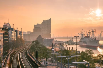 elbphilharmonie, sonnenaufgang, hamburg, elbe, morgens, sonne, abendrot, wasser, himmel, meer, stadt, fluss, silhouetten, landschaft, nacht, abend, boot, anreisen, cloud, sonnenaufgang, hafen, archite © Steffen