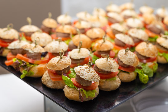 Vassoio di mini burgers
