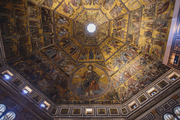 Fototapeta na wymiar FLORENCE, ITALY - AUGUST 17, 2018: Interior view of the Baptistery of Saint John in Florence, Italy. The landmark features Florentine Romanesque style and has mosaics by Jacopo Torriti