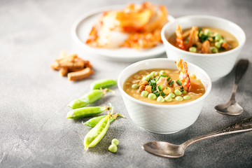 Pea  soup with bacon