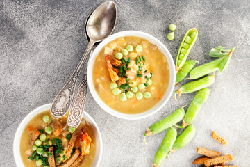 Pea  soup with bacon