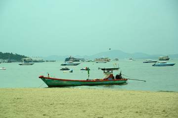 Fischerboot an der Küste von Thailand