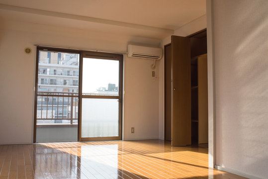 Interior of empty apartment room for rent　賃貸アパートの空室