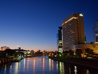Fototapeta na wymiar 夕暮れのOBP 高層ビルと第2寝屋川