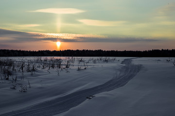 Fototapeta na wymiar beautiful sunset on a frosty winter evening