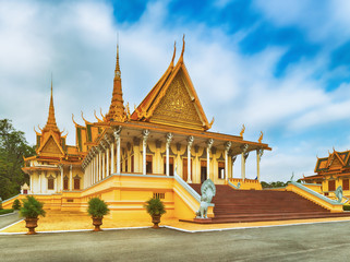 Fototapeta premium The throne hall inside the Royal Palace in Phnom Penh, Cambodia