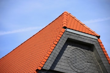 Obraz premium Hausfassade mit Schieferplatten