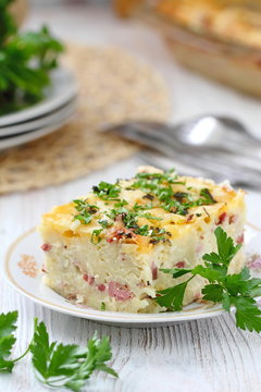 Homemade pasta baked with ham and cheese