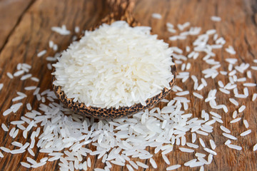 The rice seeds spread on the ladle. Lay on the wooden floor