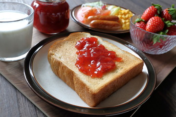 朝食(ジャムトースト）