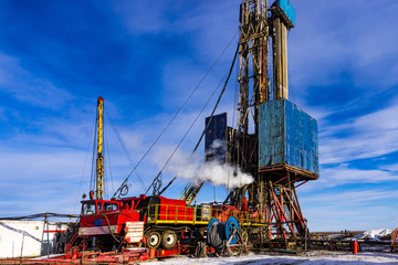 mobile drilling rig oil production well construction