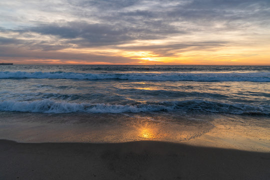 View of sea and waves at sunset © Roberto Vivancos