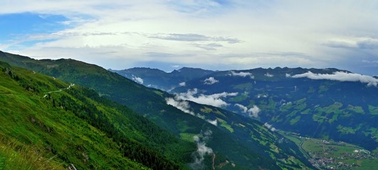 Obraz premium Austrian Alps-panoramic outlook on Alps from Zillertaler road