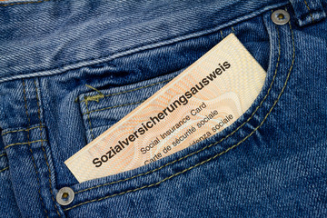 Sozialversicherungsausweis in Hosentasche