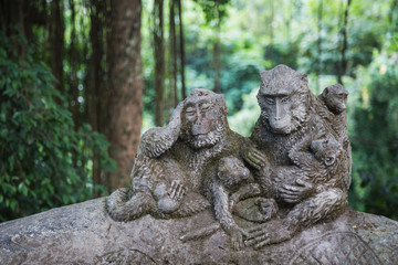 Fototapeta na wymiar Statue of a monkey family in ubud monkey forest