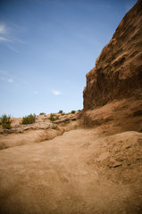 Czerwona skała w drodze na szczyt wulkanu