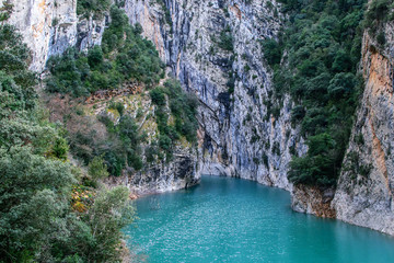 Obraz premium Quiet river that runs far away between the rocks.