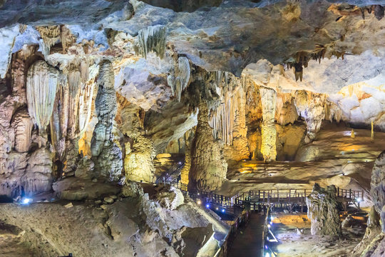 Thien Duong Cave. Vietnam