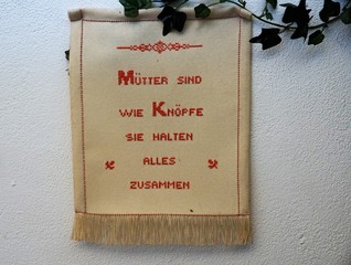 Spruch über Mütter und Knöpfe