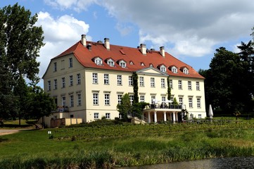 Fototapeta na wymiar Gutshaus Schloss Rattey