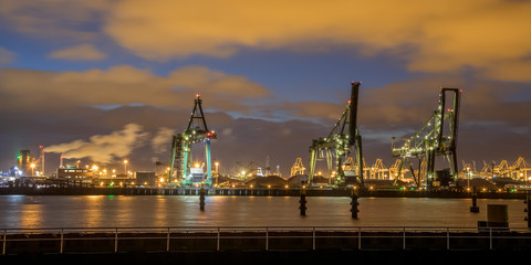 Obraz premium Industrial Harbor quay with loading cranes at night