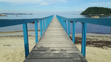 Bridge to the sea