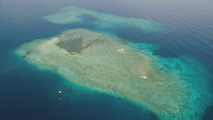 Obraz premium seascape aerial view coral reef, atoll with turquoise water in sea.Tropical atoll, coral reef in ocean waters. Travel concept.