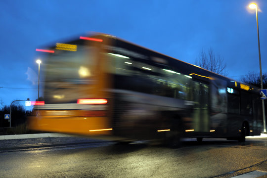 Linienbus Abendfahrt - Stockfoto