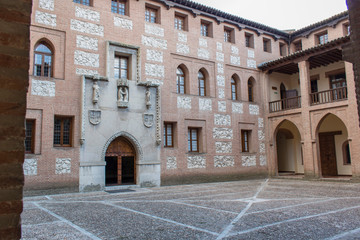 Fototapeta na wymiar Patio del castillo de la Mota, Medina del Campo, Valladolid