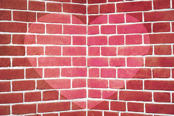 Obraz premium Symmetric pink drawn heart on red brick wall close-up. Background with painted heart. Interior with love symbol decor. Valentine day image on wall. Brickwork with exterior picture. Angle of brick wall