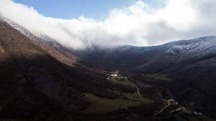Obraz premium house in the mountains