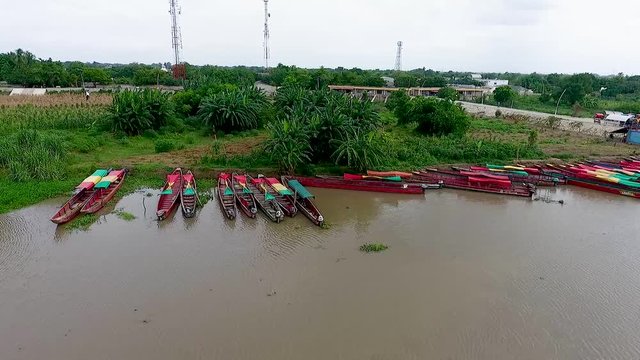 chalupa en el rio imagenes aereas