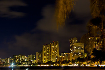 Obraz premium Honolulu bei Nacht Hawaii, Oahu