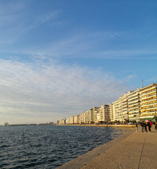 Fototapeta na wymiar the port of thessaloniki,people walking and have nice time