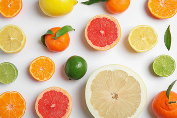 Obraz na płótnie Canvas Different citrus fruits on white background, flat lay