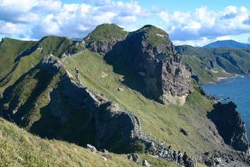 神威岬の険しい遊歩道