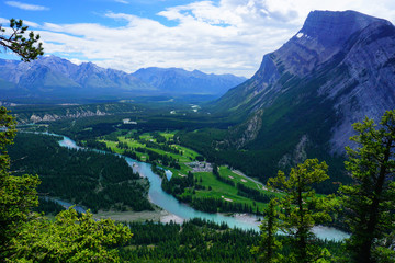 Fototapeta na wymiar view from Tunnel Mountain summit in Banff National Park in Alberta, Canada, The Rundle Mountain in background